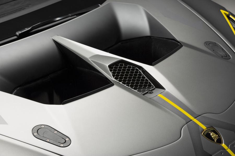 Детали экстерьера Lamborghini Huracan Super Trofeo EVO 2018 года  (фото 1 из 24)